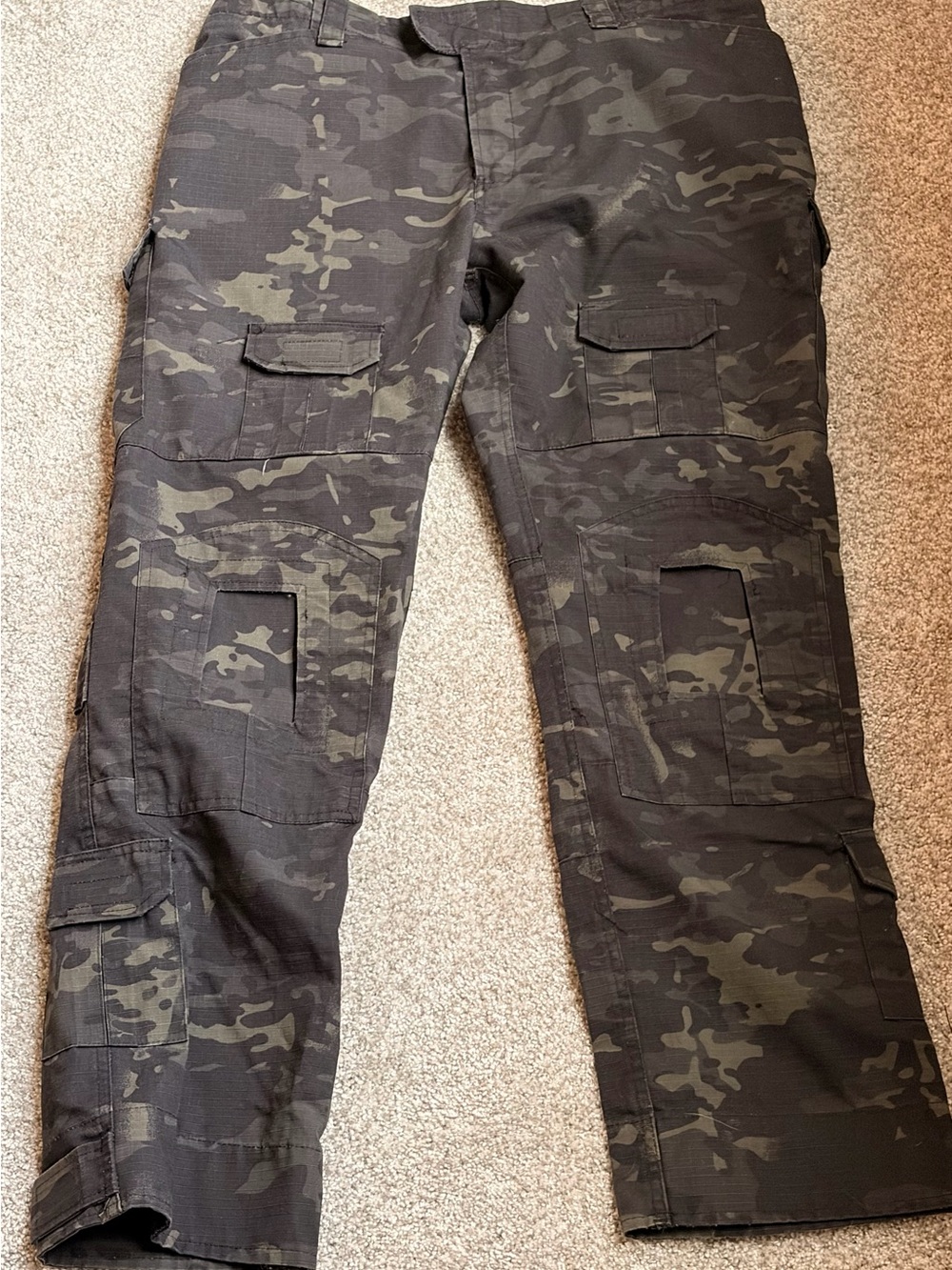 Men's Cargo Pants in Dark Camo